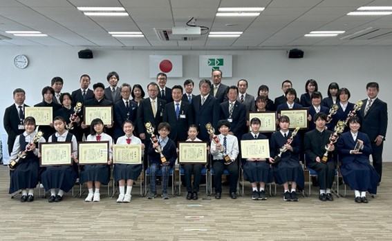 部活などで活躍した生徒たちを習志野市長が表彰　高橋選手「将来金メダル」