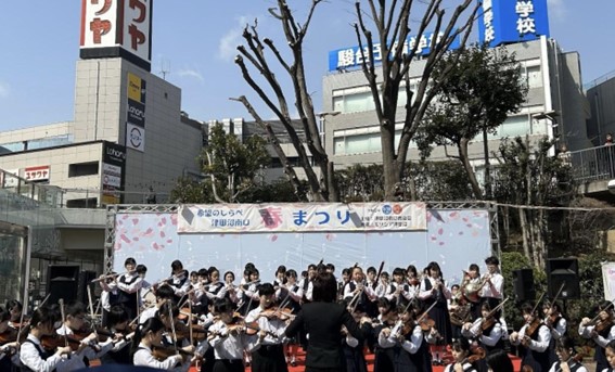 津田沼駅南口で「春まつり」　第一中管弦楽部の演奏にアンコールも