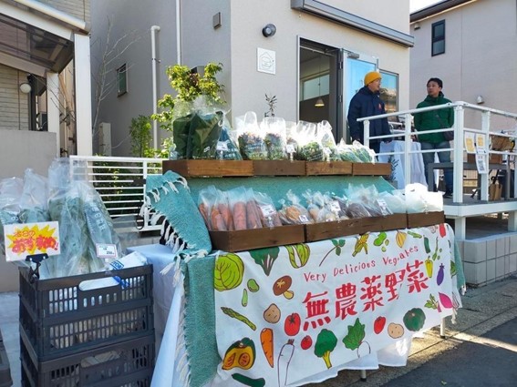 習志野のカフェで県産野菜の朝市　「一生懸命作った野菜を食べて」